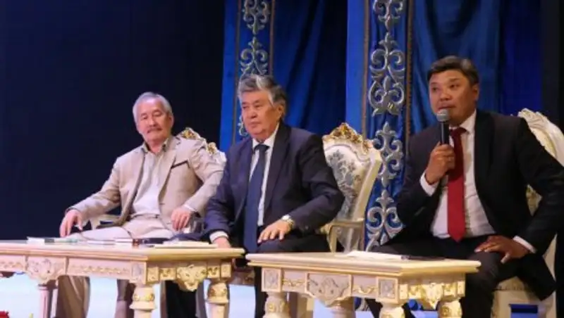 В Атырау прошел творческий вечер писателей Нурлана Оразалина и Смагула Елубаева