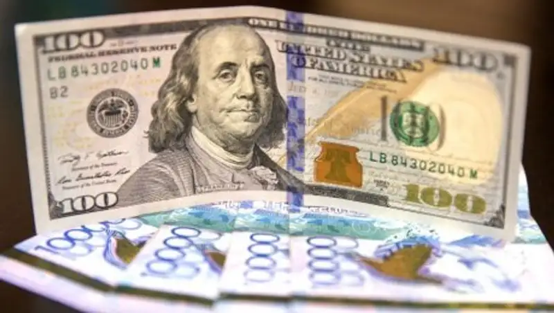 Доллар продолжил рост на утренних торгах