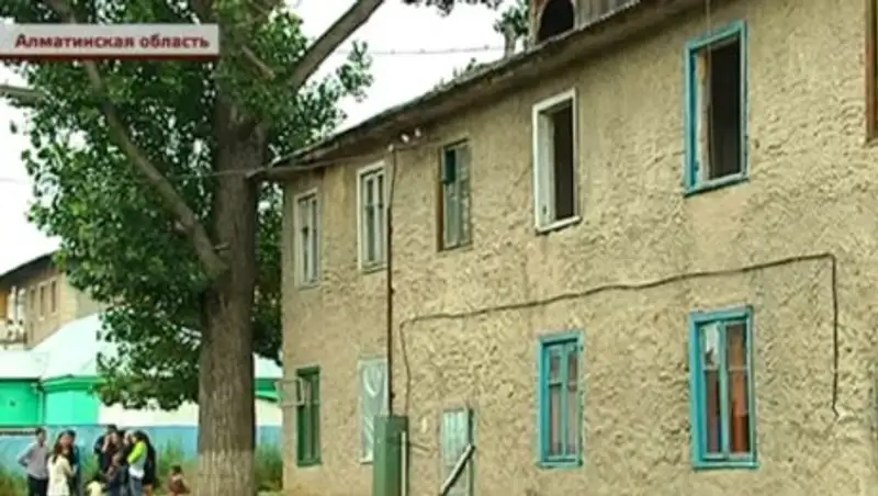 Голубиный помёт стал причиной обрушения крыши дома в Узынагаше