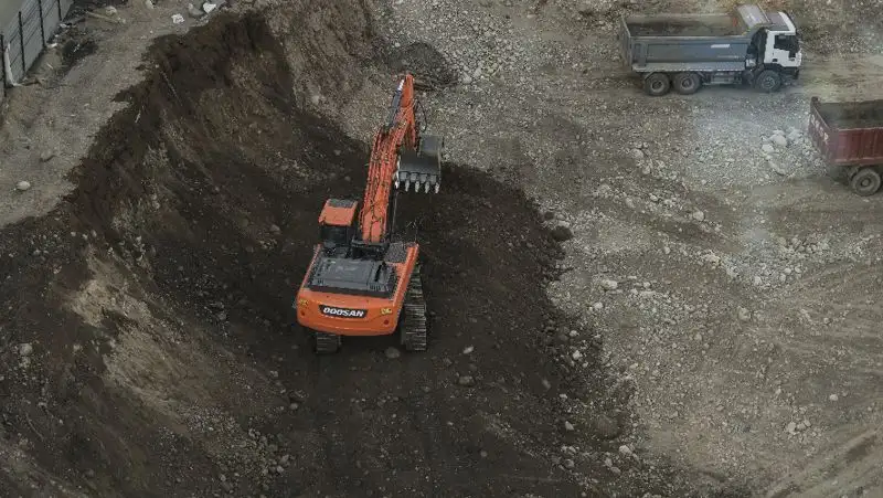 Пятилетний мальчик погиб, упав в котлован в Алматы