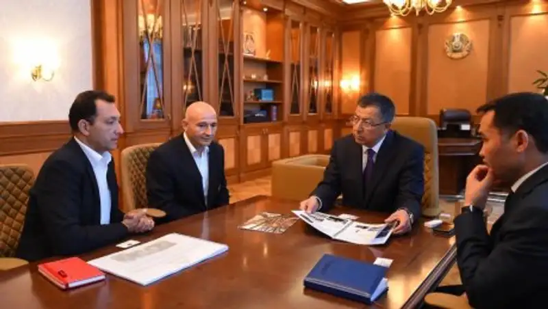 О&#1178;О &#1241;кімі Т&#1199;рік к&#1241;сіпкерлерімен кездесті