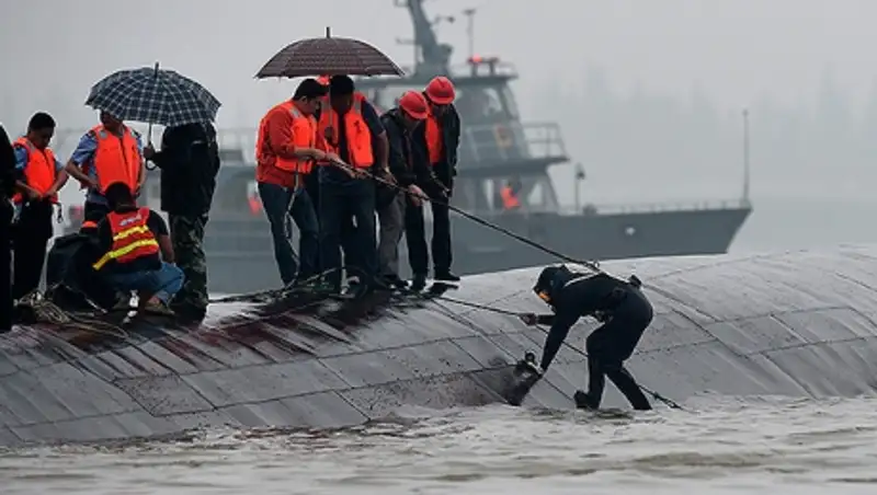 Капитан сбежал с затонувшего теплохода в КНР