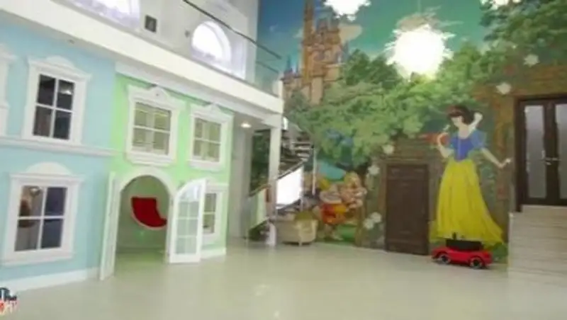 В сети осудили Первый канал за оплату ремонта Киркорову