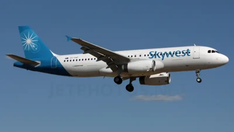 Гражданский самолет совершил аварийную посадку в аэропорту Лос-Анджелеса