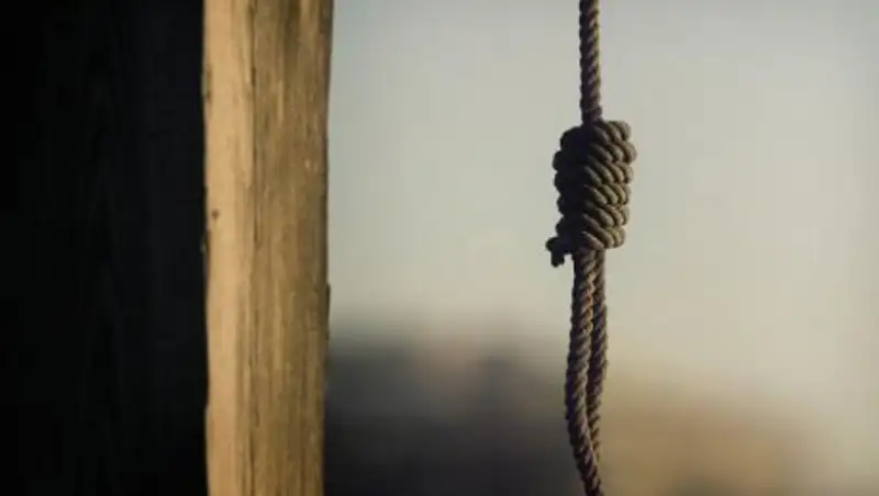 Б&#1178;О-да 10-сынып о&#1179;ушысы &#1179;ар к&#1199;реп ж&#1199;ріп асылып &#1179;ал&#1171;ан