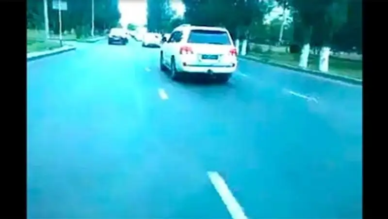 18-летний павлодарец, не имеющий водительских прав, наказан за езду на джипе задом