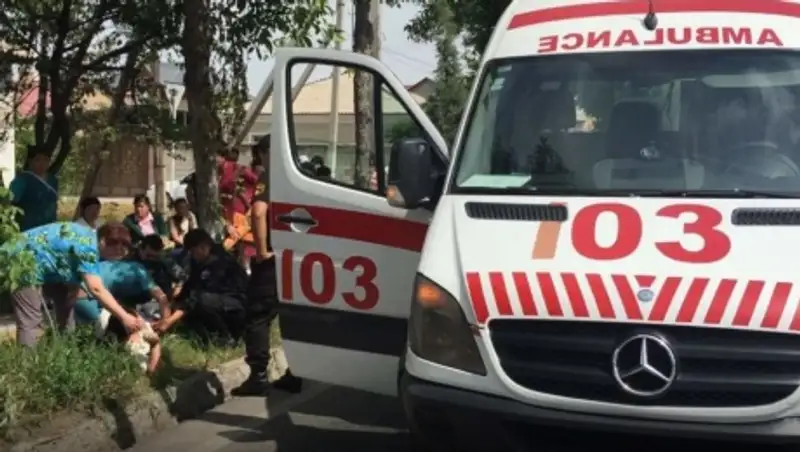 В Шымкенте женщина серьезно пострадала во время поездки в автобусе