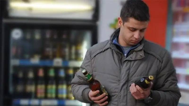 С алкоголизмом в России предлагают бороться пугающими бутылками  