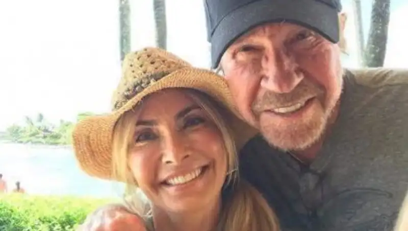 Чак Норрис бросил все ради умирающей жены