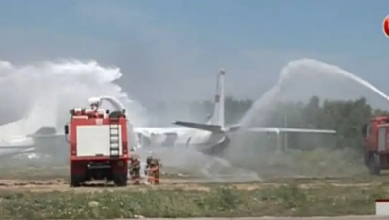 В аэропорту Астаны тушили условный пожар на взлетно-посадочной полосе