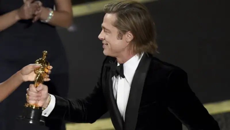 Брэд Питт получил первый "Оскар" как лучший актер второго плана