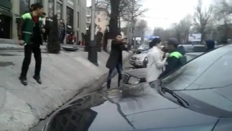 5 лет условно получил мужчина, стрелявший в парковщика в центре Алматы