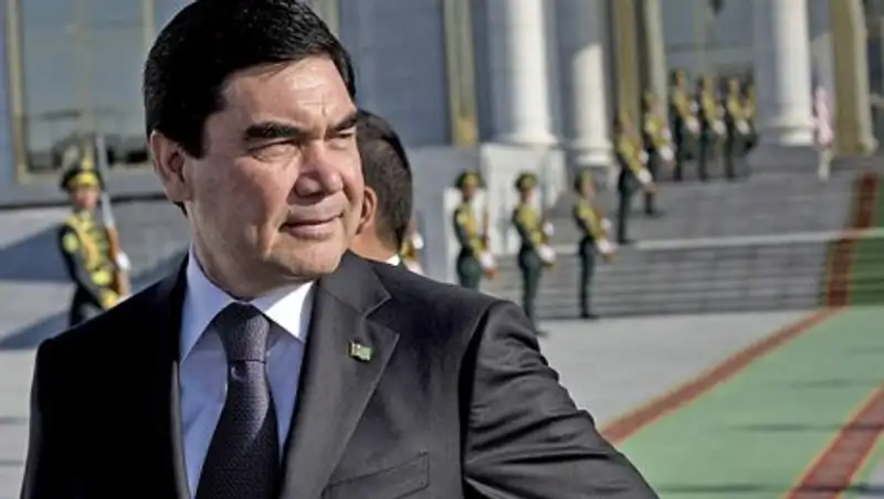 Президент Туркменистана принес присягу и вступил в должность