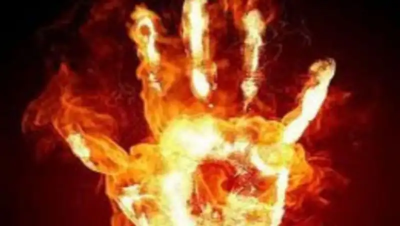 В Мангистау мужчина облил себя бензином и поджег