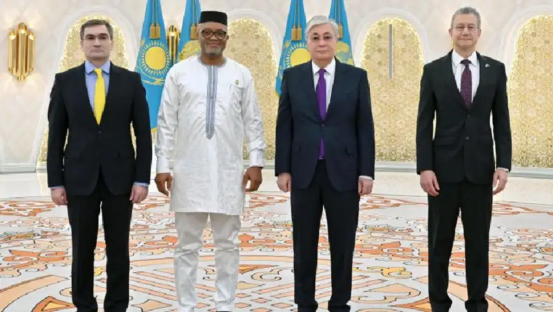 Токаев принял верительные грамоты у трех послов