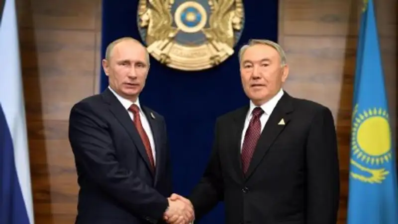Назарбаев поздравил Путина с днем рождения