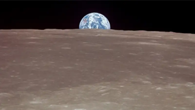 Ученые сообщили о консервации древнейших следов земной жизни на Луне