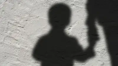 Дети-сироты, избиваемые в приемной семье, захотели в ней остаться, фото - Новости Zakon.kz от 02.09.2022 23:41