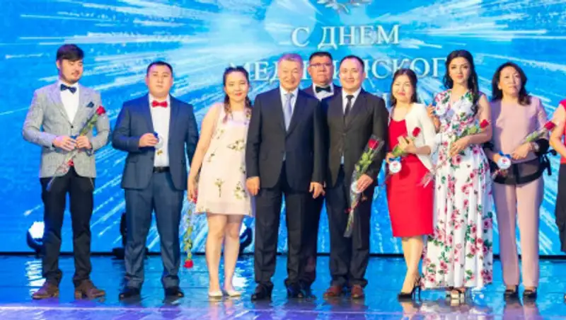 В Восточном Казахстане наградили лучших работников здравоохранения