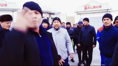 Работники завода в Фергане устроили митинг, фото - Новости Zakon.kz от 09.12.2022 13:14