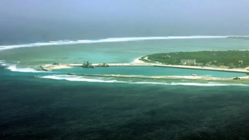 СМИ: Китай направил истребители на остров в Южно-Китайском море