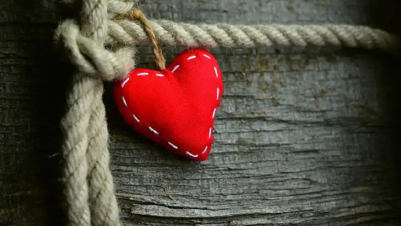 Кардиолог назвал три этапа поражения сердца при COVID-19