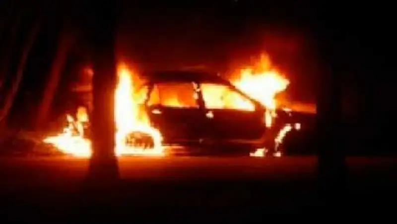 В Алматы мужчина заживо сгорел в собственном автомобиле, фото - Новости Zakon.kz от 29.10.2013 16:02