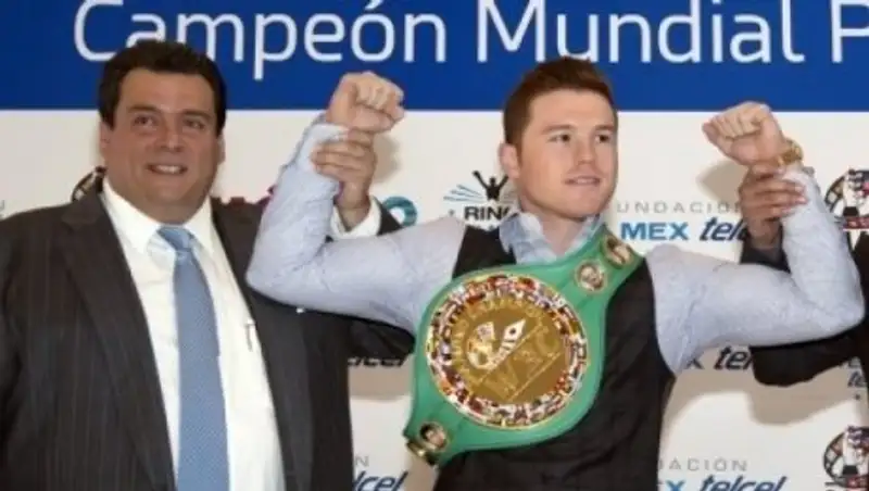 Одним из величайших в истории назвал президент WBC бой Головкин — «Канело»