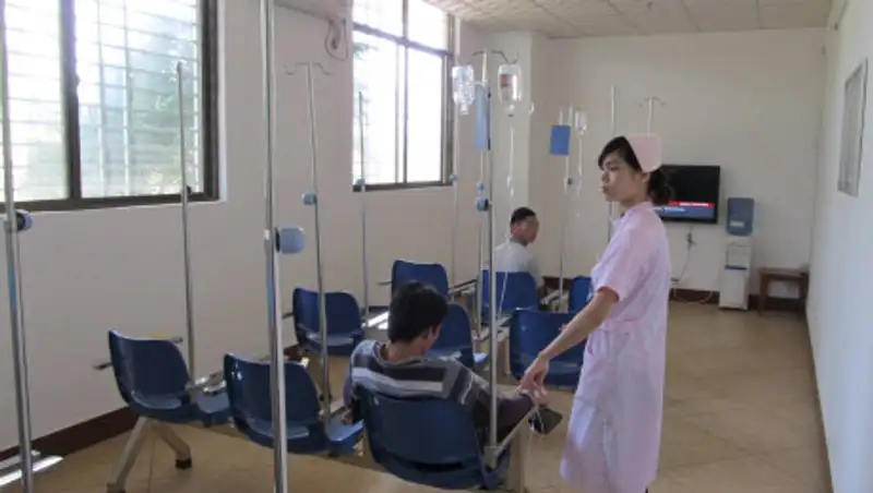 В Китае сотрудники больницы продавали иглы от капельницы поп-певца