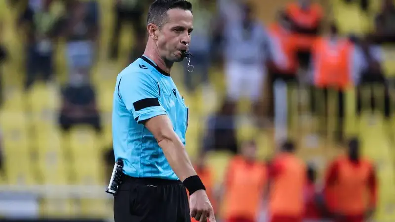 Из-за пяти минут лишен карьеры арбитр из Турции