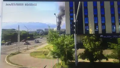 в Алматы горит двухэтажное кафе, фото - Новости Zakon.kz от 27.06.2022 09:12