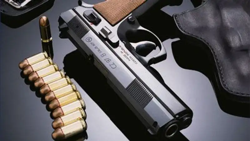 Американец случайно застрелился во время домашнего урока стрельбы