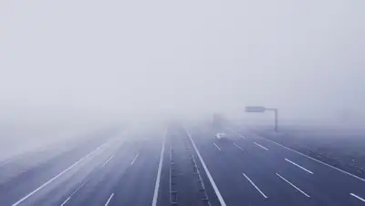 автодорога, ограничение движения, туман, фото - Новости Zakon.kz от 18.03.2022 11:16