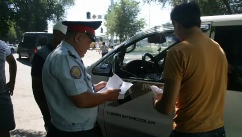 В ЮКО полицейские выявили свыше 130 нарушений ПДД водителями общественного транспорта
