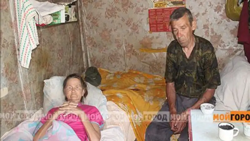 В Уральске супружеская пара 19 лет живет на заброшенной даче