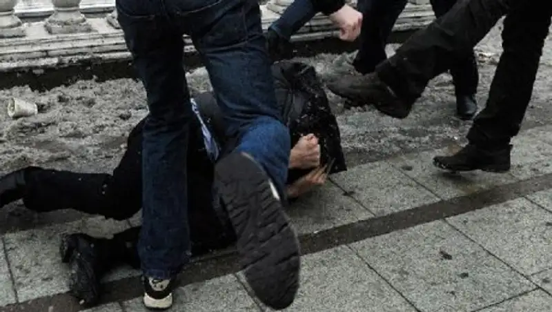 Жестокое избиение в Атырау: Объявлены в розыск двое мужчин