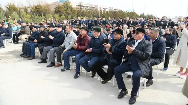 В Туркестане открыли памятник Аднасу Мендересу, фото - Новости Zakon.kz от 01.03.2023 14:49