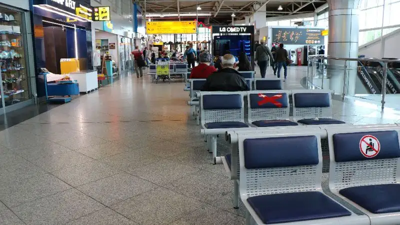 КГА проведет расследование из-за массовых задержек рейсов и жалоб граждан