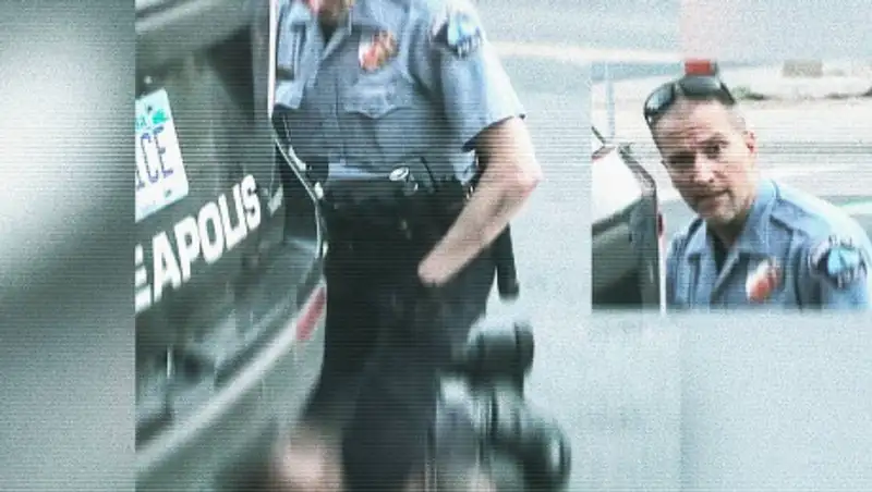 Экс-полицейским в США предъявили обвинение в убийстве афроамериканца Флойда