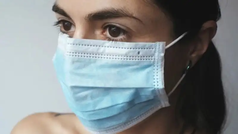 Алматинцев без масок штрафуют мошенники