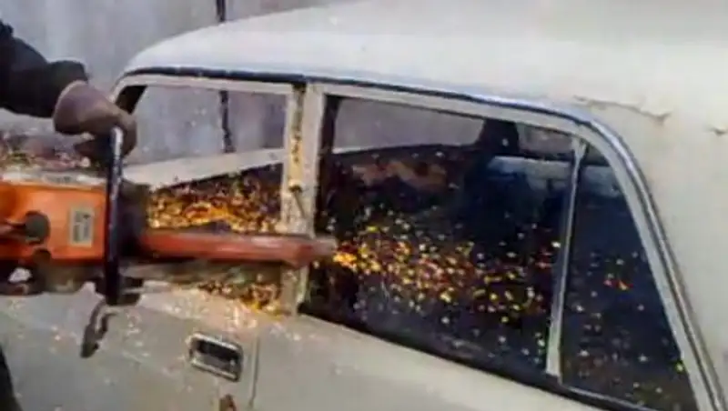 Актюбинец распилил машину, чтобы не досталась государству