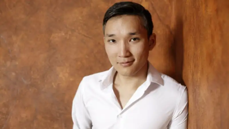 Актер сериалов "Интерны" и "Кухня" напал на прохожего с ножом