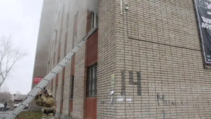 В ВКО пожарные спасли десять человек