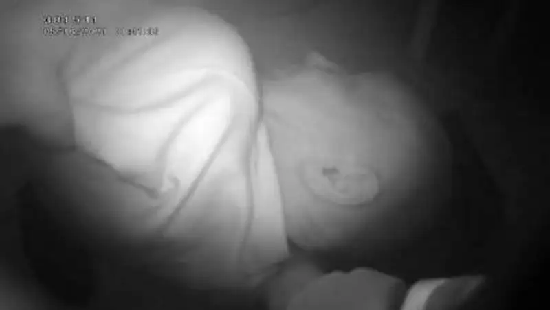 Появилось видео спасения пенсионера из горящей квартиры в Алматинской области