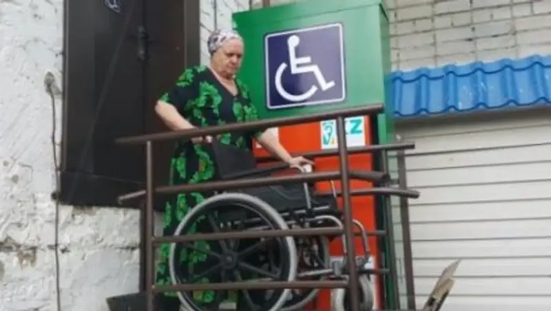 Павлодарда &#1199;ш жыл дала&#1171;а шы&#1179;па&#1171;ан жарымжан зейнеткерді&#1187; &#1199;йіне арнайы к&#1257;тергіш орнатылды