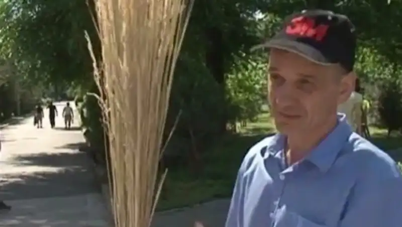 В Алматы лучшие дворники провели мастер-класс