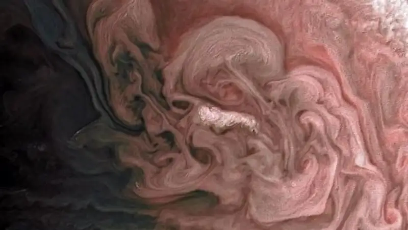 NASA опубликовало фото бури на Юпитере