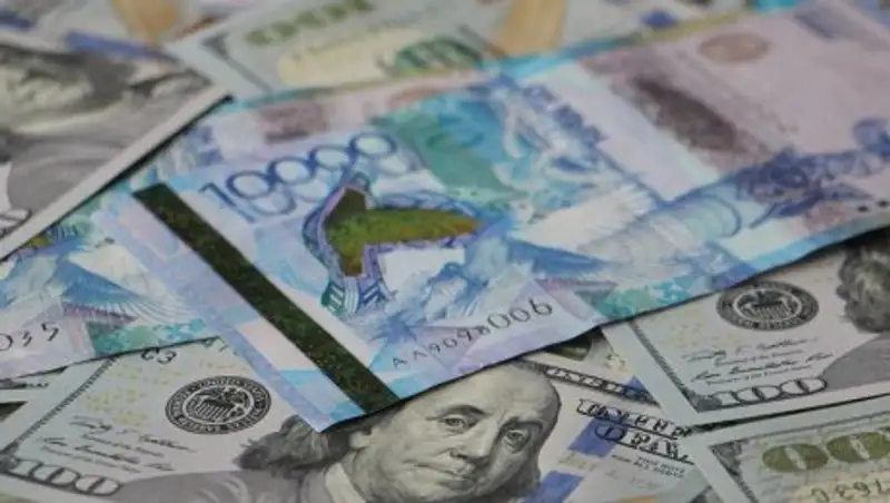 Курс доллара составил 370,98 тенге на торгах