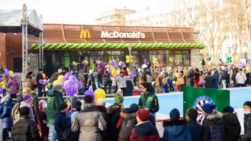В честь открытия 10-го ресторана McDonald’s в Казахстане состоялось праздничное космическое шоу