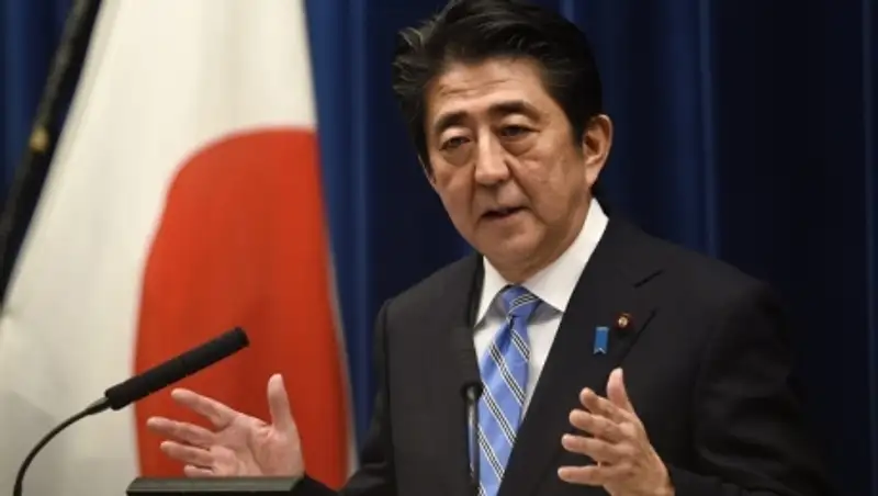 Японский премьер пообещал создать привлекательное для женщин общество